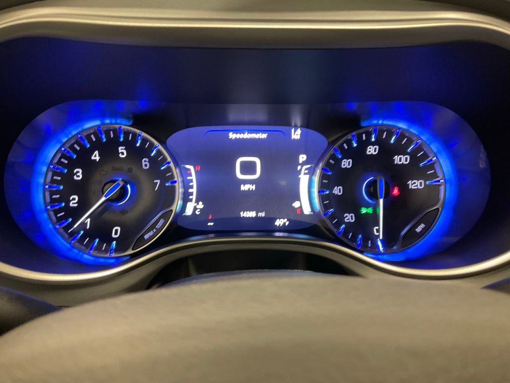 Used 2023 Chrysler Pacifica Touring-L w/ Uconnect Theater Family Group FWD video 2