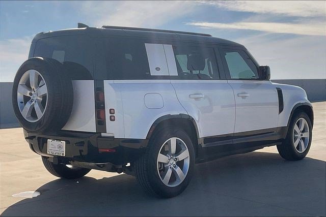 Used 2024 Land Rover Defender 110 X-Dynamic SE image 2