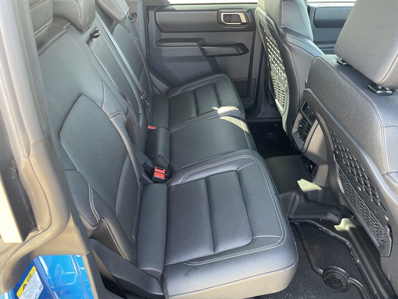 Used 2025 Ford Bronco Badlands image 28