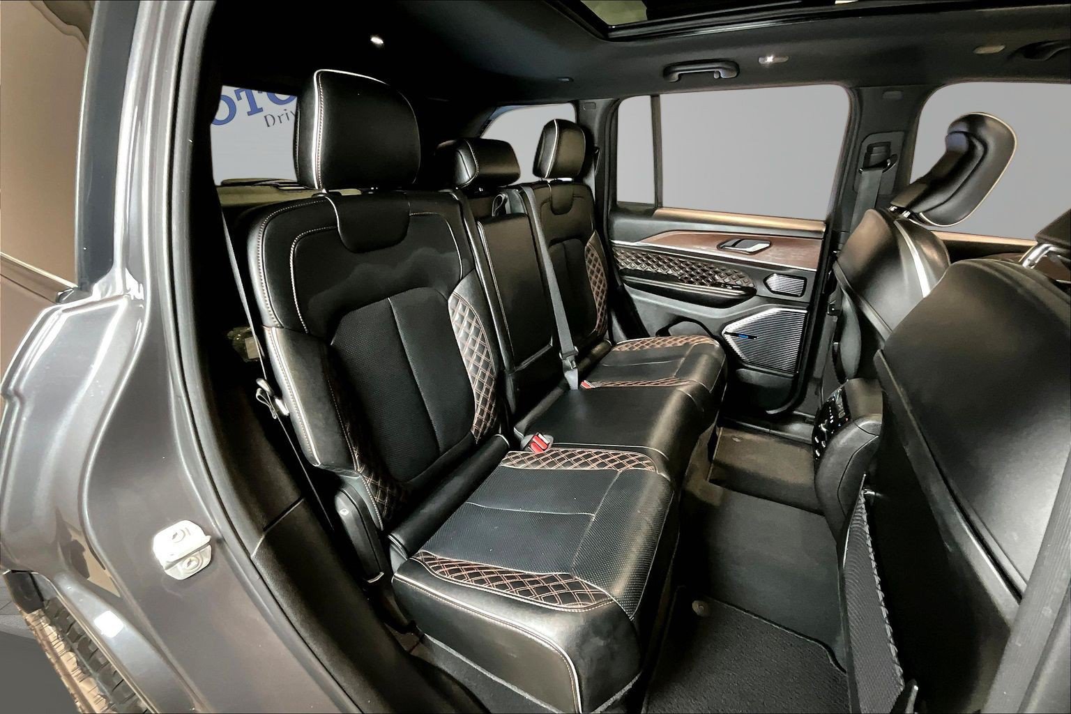Used 2022 Jeep Grand Cherokee Summit AWD/4WD image 26