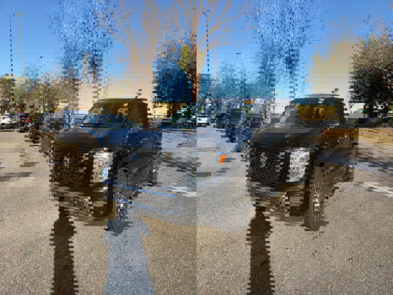 Used 2021 Nissan Titan SV w/ SV Convenience Package image 1