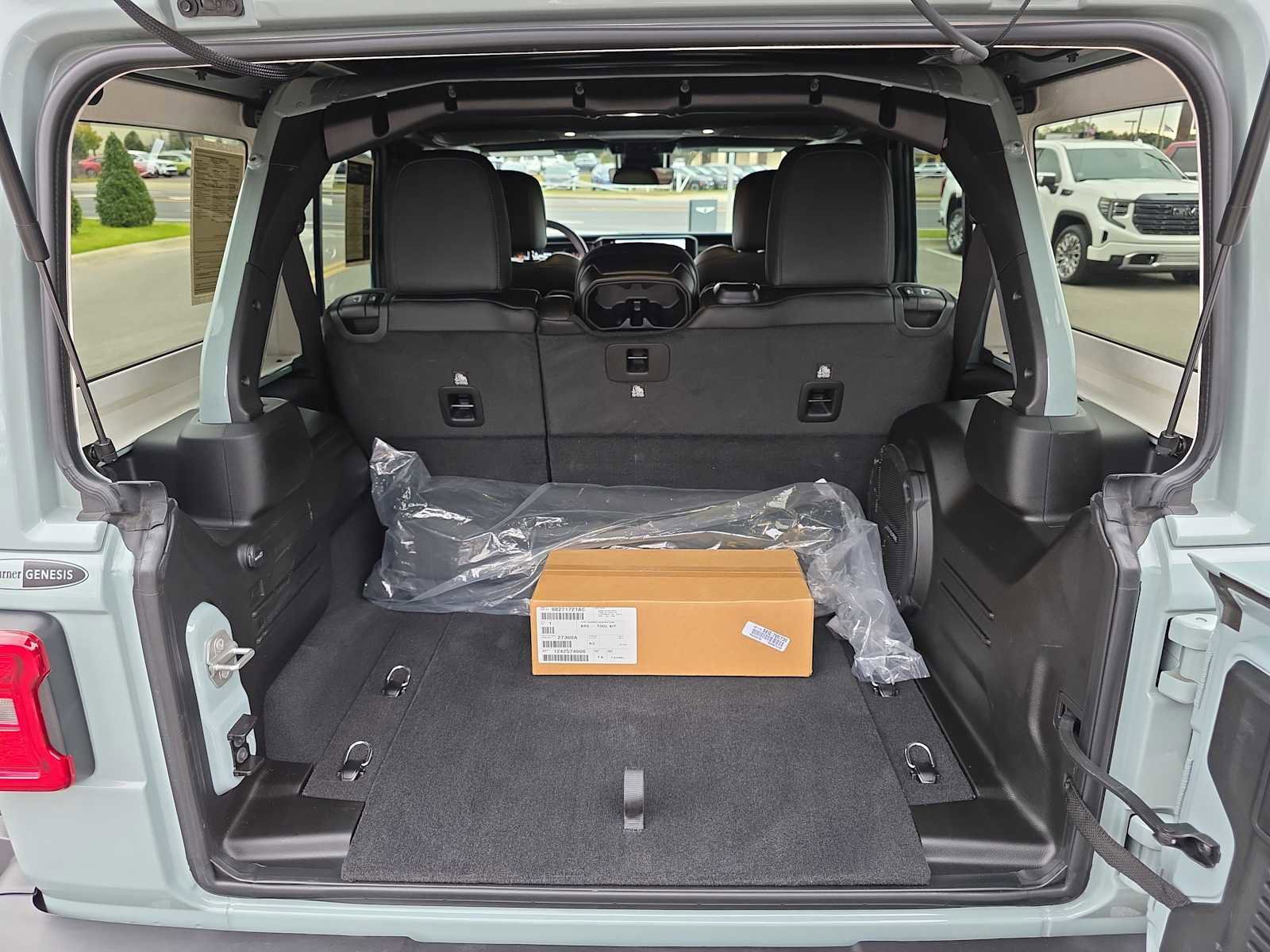 Used 2024 Jeep Wrangler Unlimited Rubicon w/ Technology Group image 27