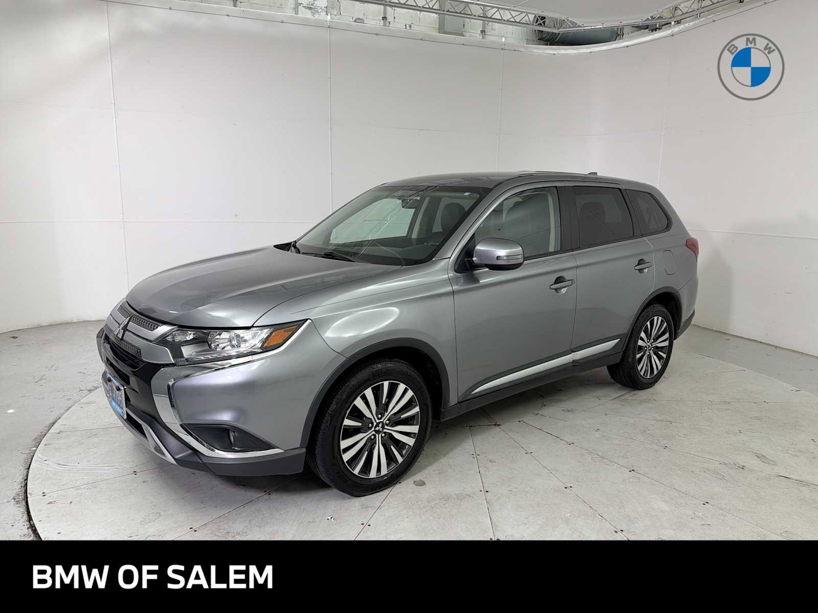 Used 2019 Mitsubishi Outlander SE image 1