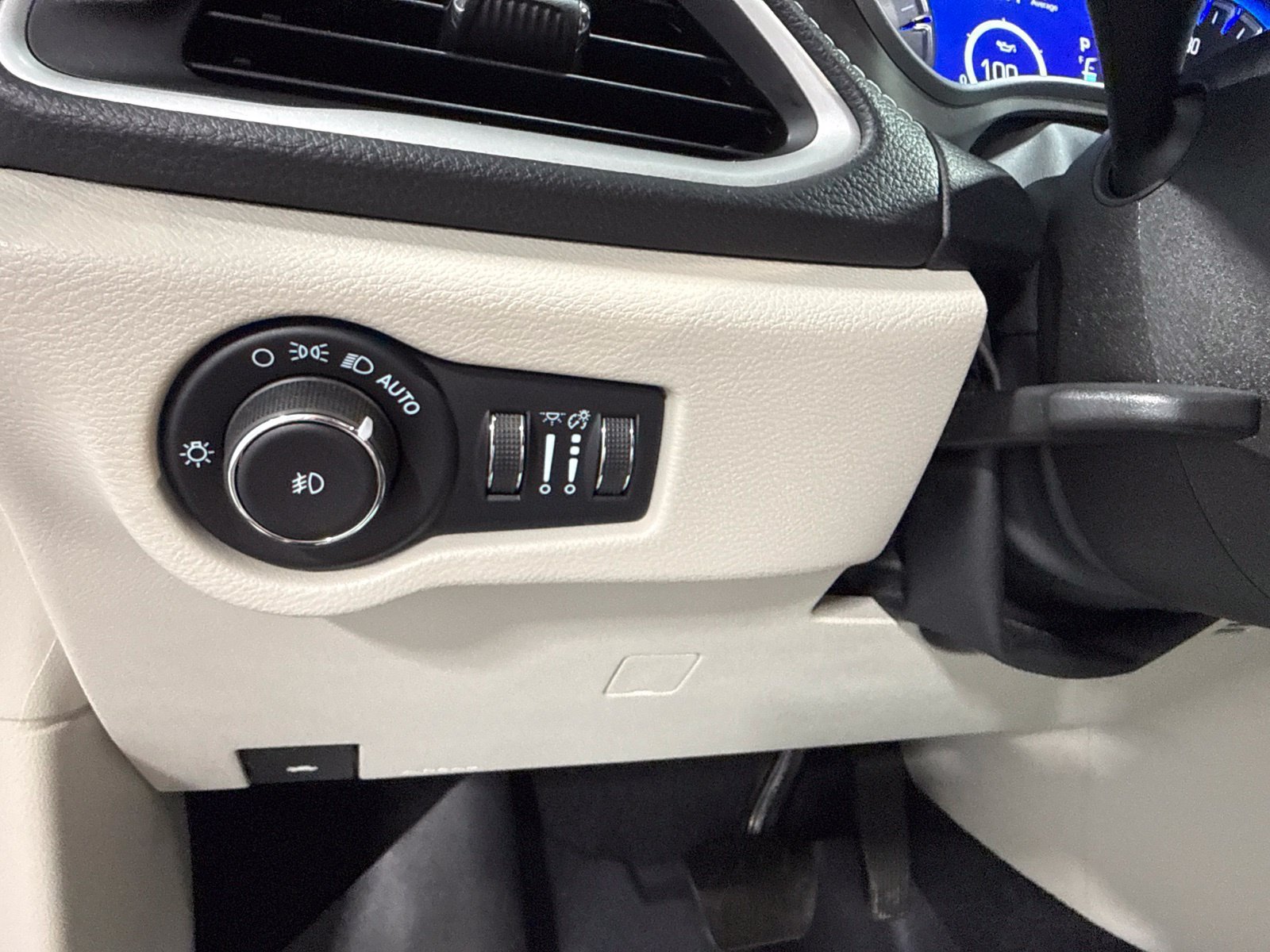 Used 2022 Chrysler Pacifica Touring-L AWD/4WD image 48
