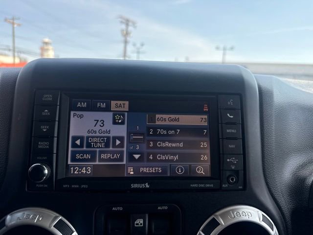 Used 2014 Jeep Wrangler Unlimited Rubicon w/ Connectivity Group image 10