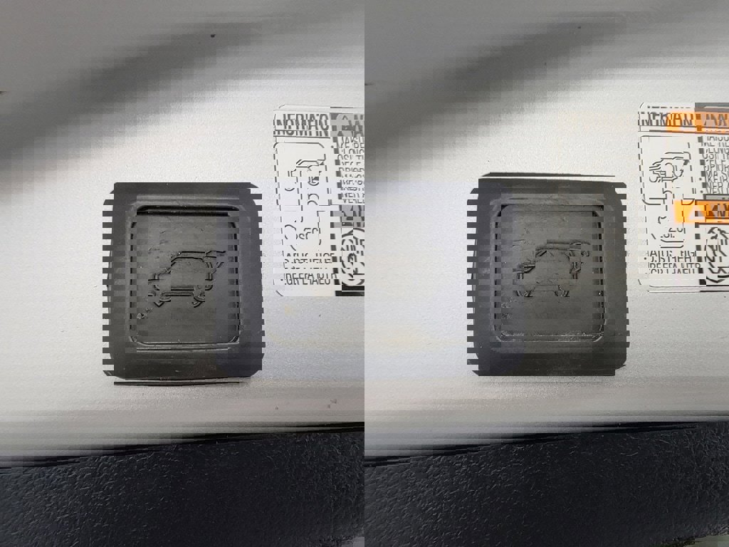 Used 2015 Toyota RAV4 Limited w/ Technology Package image 34