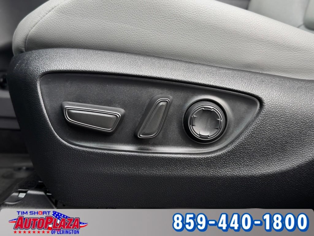Used 2024 Toyota Sienna XLE FWD image 28