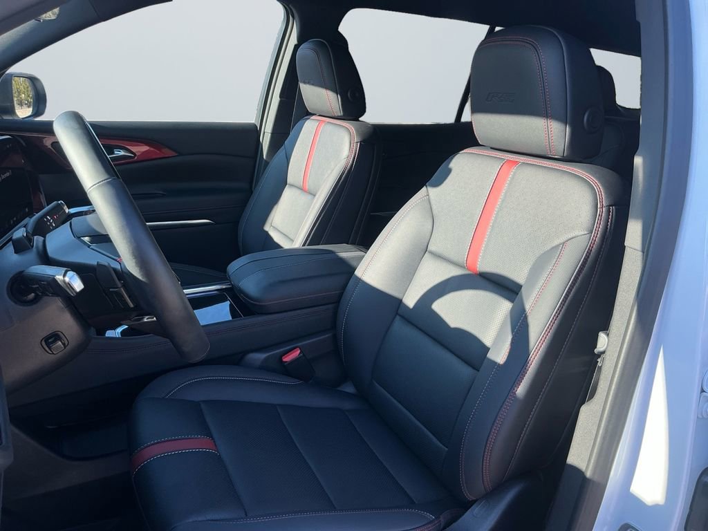 Used 2025 Chevrolet Traverse RS w/ LPO, Floor Liner Package image 9