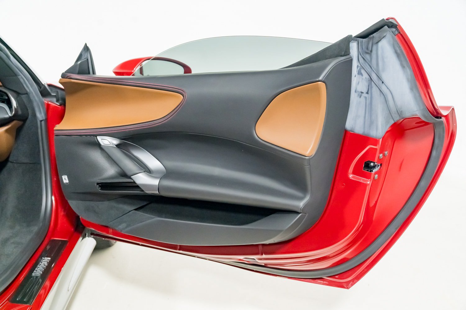 Used 2023 Ferrari SF90 Spider AWD/4WD image 39