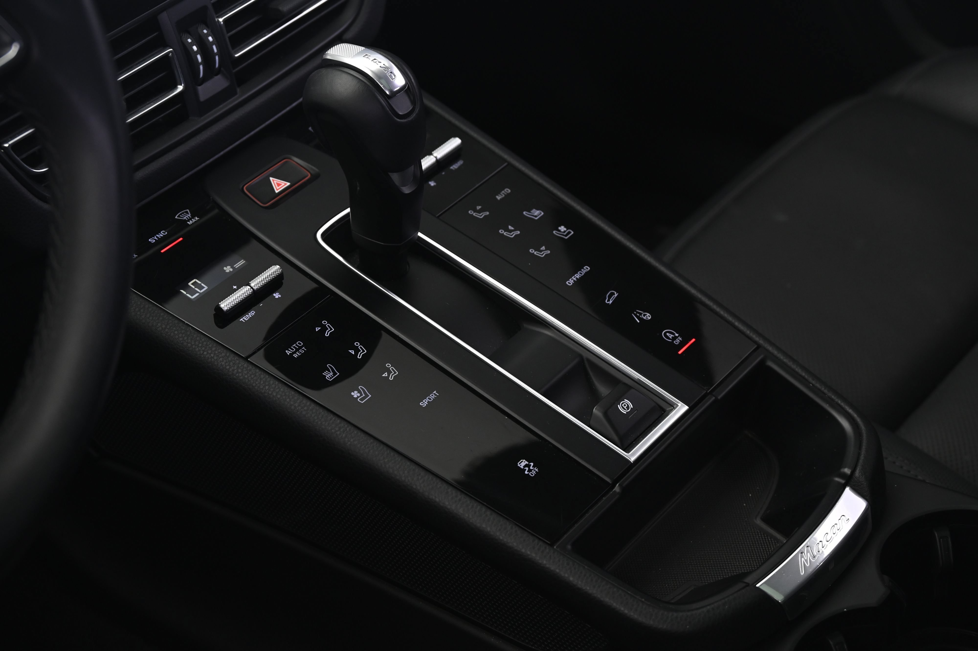 Certified 2023 Porsche Macan AWD/4WD image 34