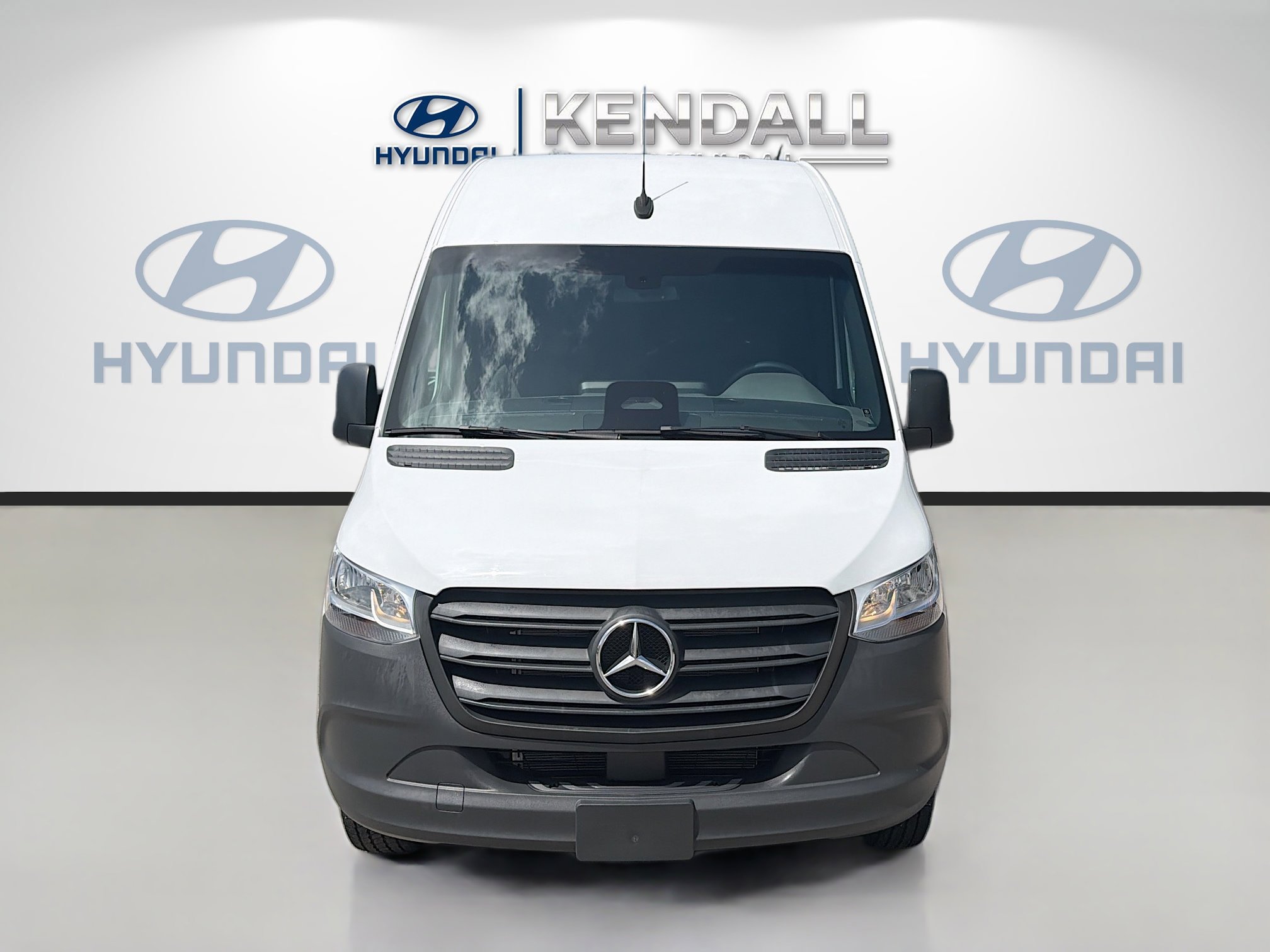 Used 2025 Mercedes-Benz Sprinter 2500 image 2