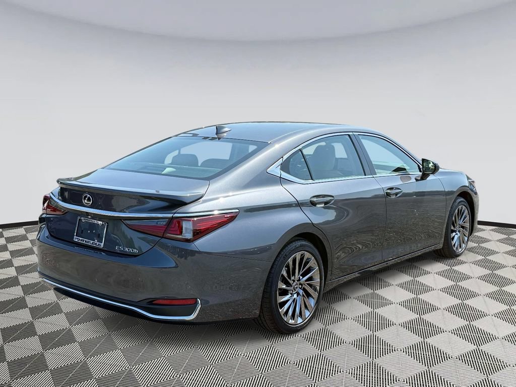 Used 2024 Lexus ES 300h w/ Technology Package FWD image 2