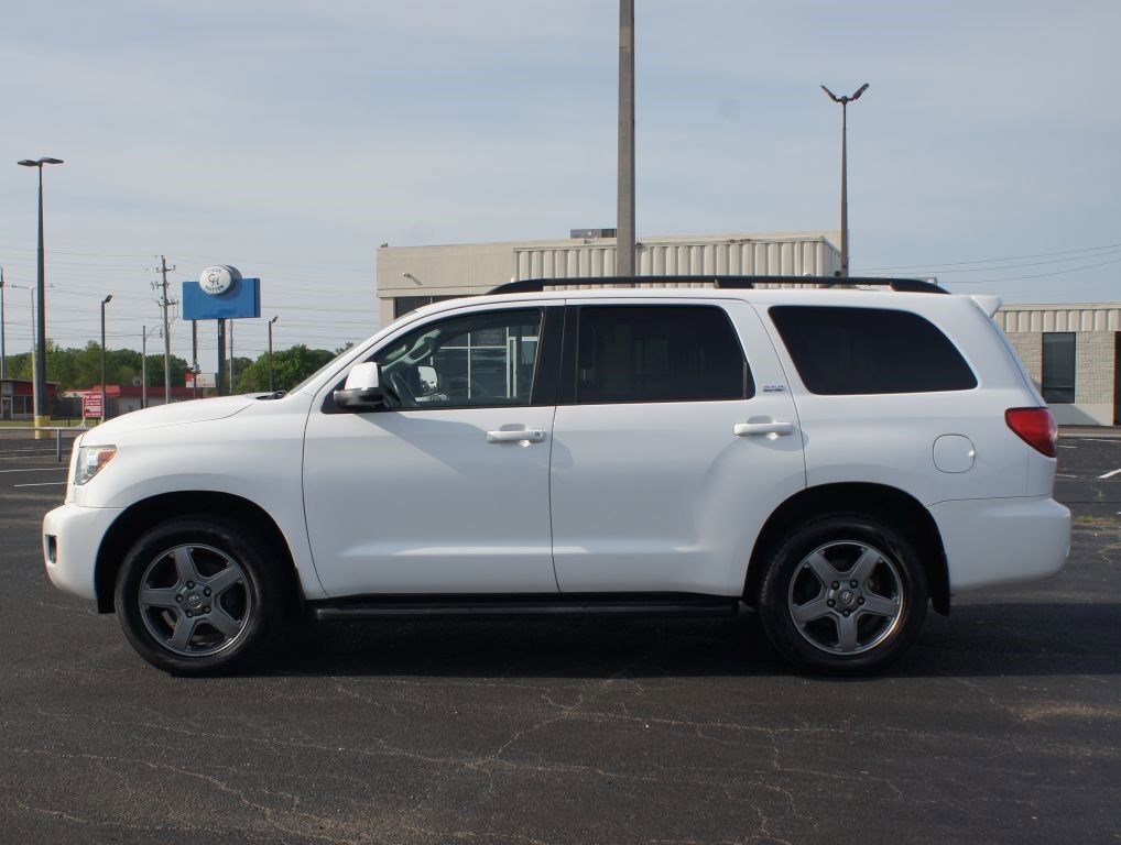 Used 2017 Toyota Sequoia SR5 w/ Sport Appearance Package AWD/4WD image 12