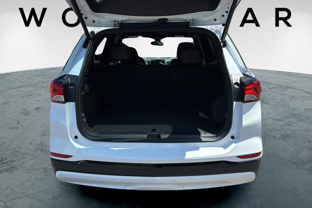 Used 2024 Chevrolet Equinox RS w/ RS Leather Package FWD image 10