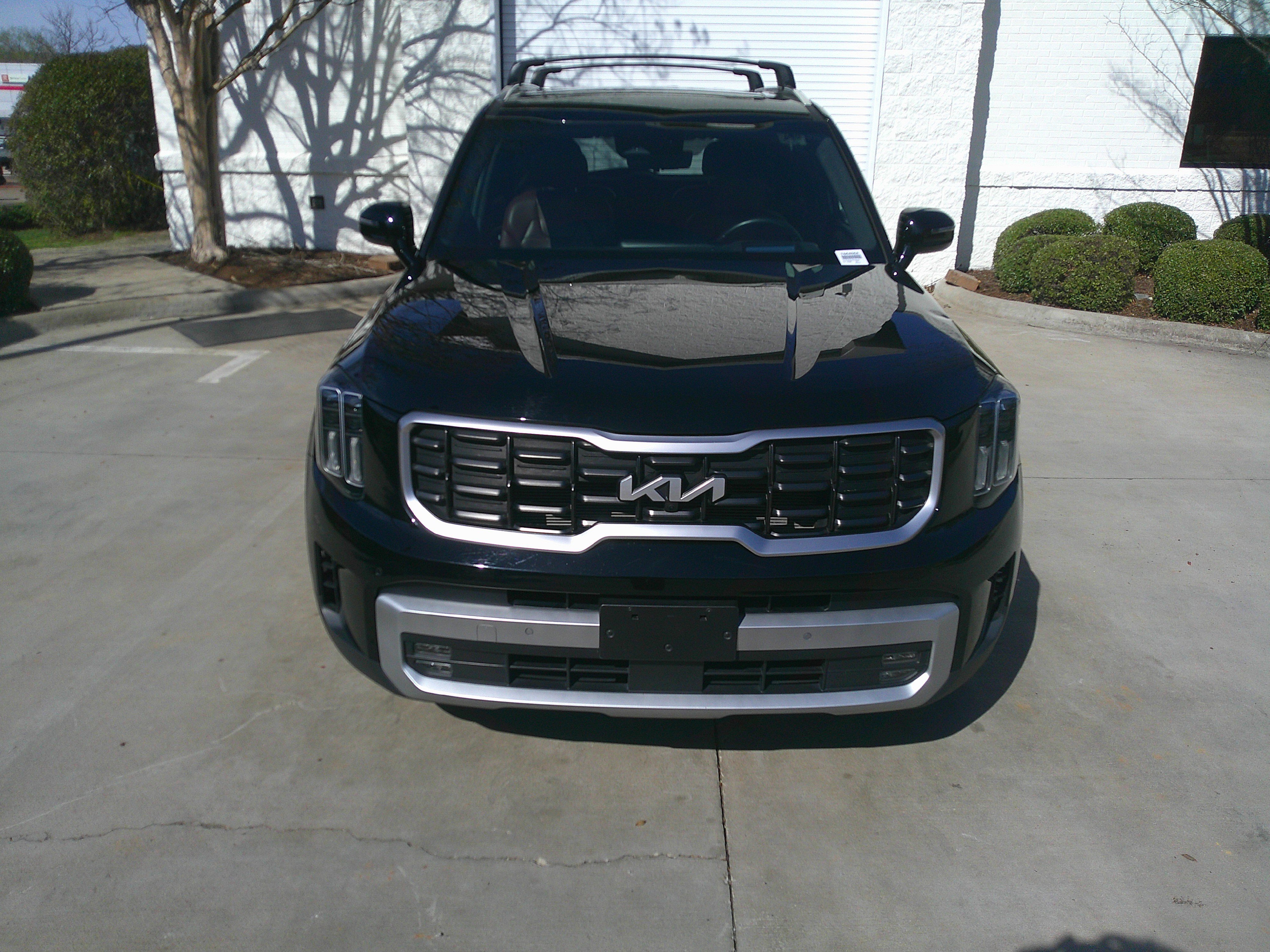 Used 2024 Kia Telluride SX Prestige w/ Towing Package image 3