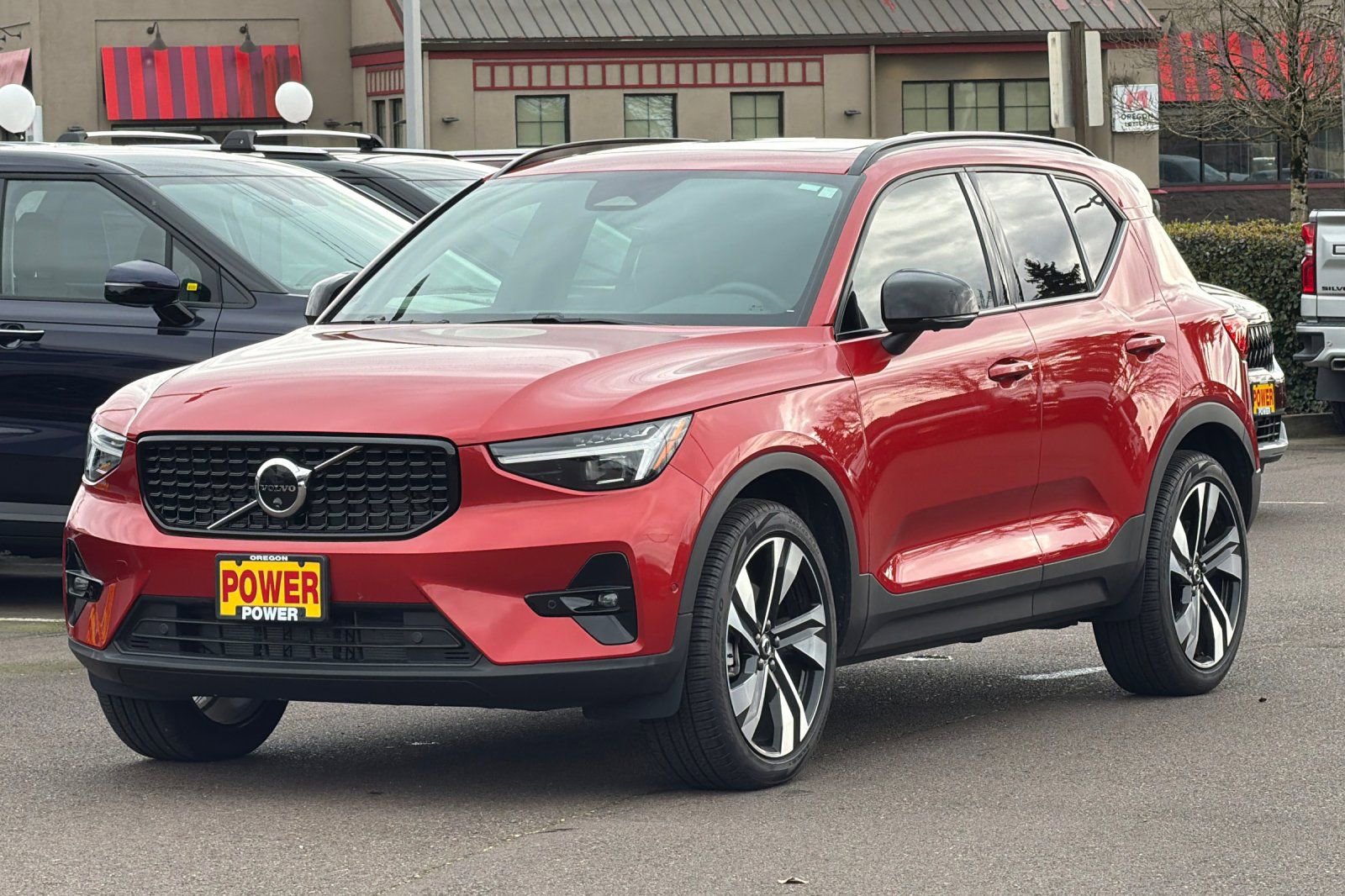 Used 2025 Volvo XC40 B5 Ultra w/ Climate Package image 8