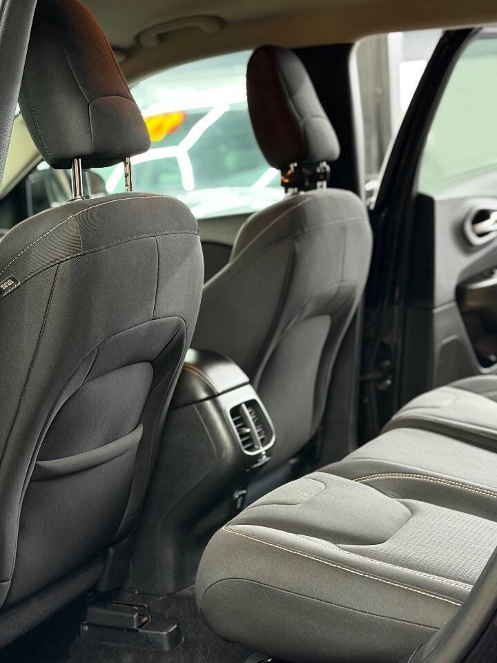 Used 2015 Jeep Cherokee Latitude image 7