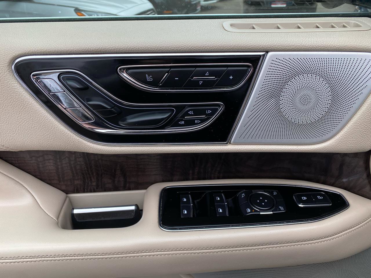 Used 2020 Lincoln Navigator Reserve w/ Luxury Package image 11