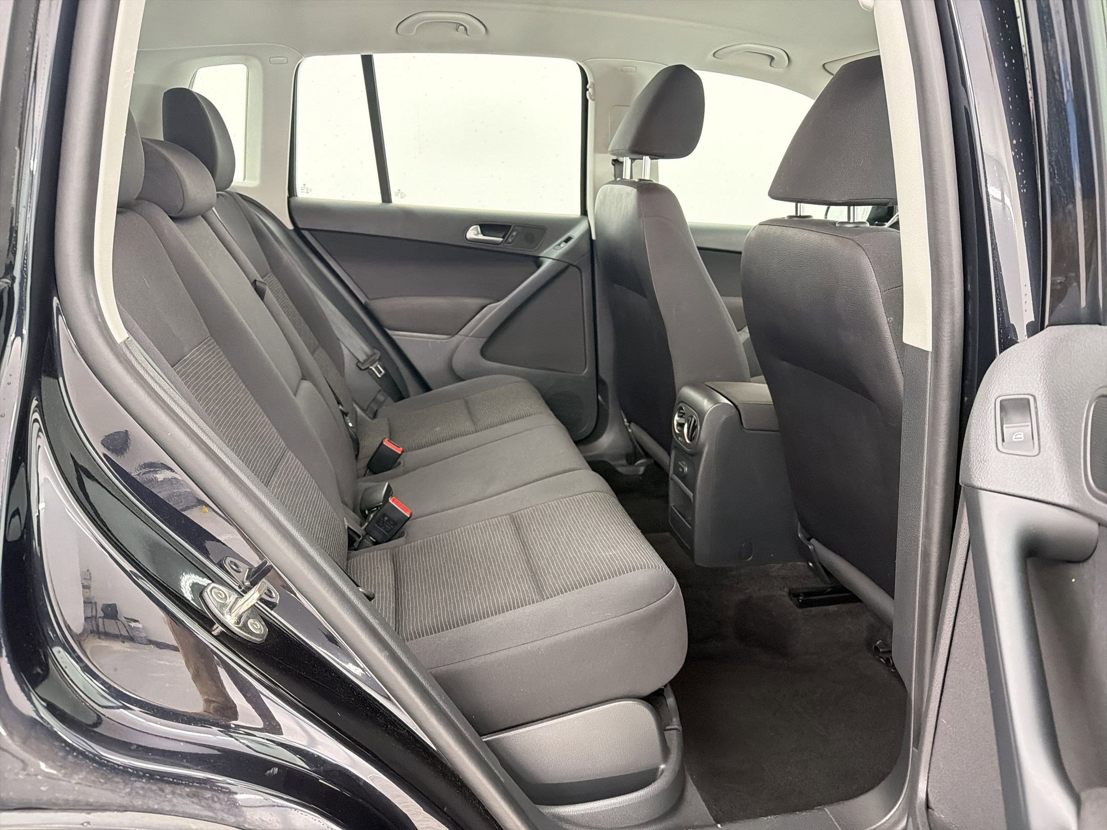 Used 2017 Volkswagen Tiguan S image 22