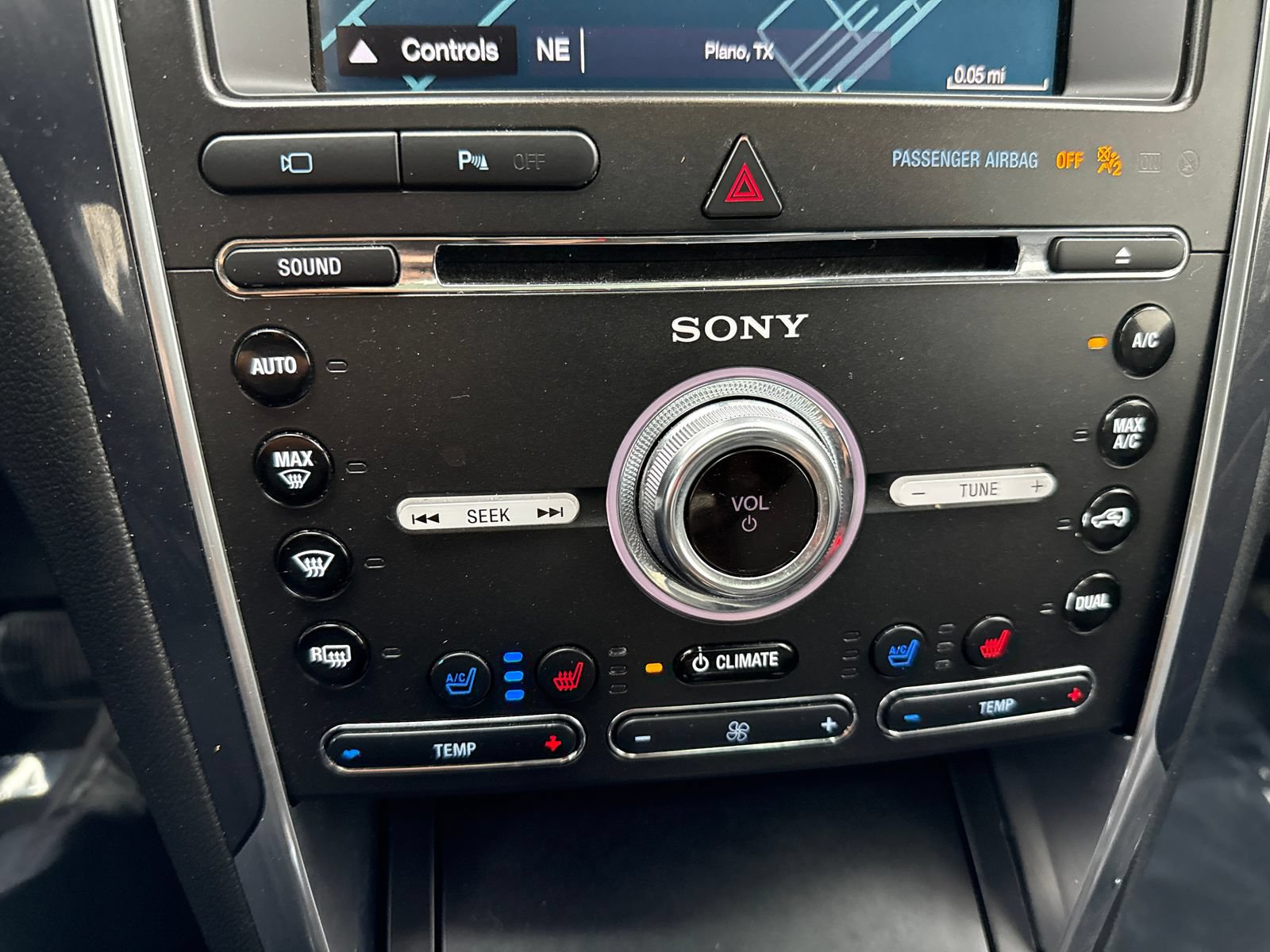 Used 2018 Ford Explorer Limited w/ Ford Safe & Smart Package FWD image 31
