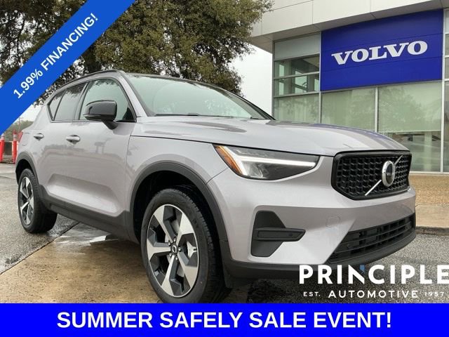 New 2026 Volvo XC40 B4 Core FWD image 1