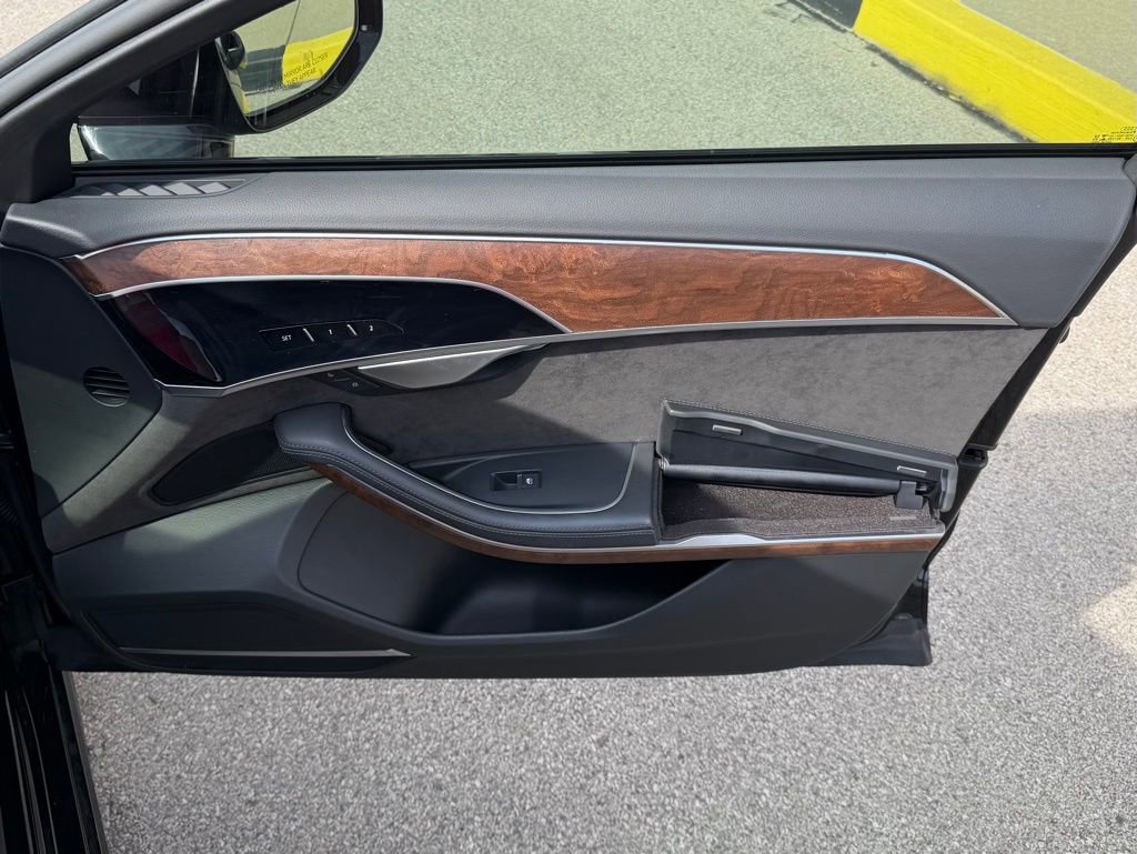 Used 2021 Audi A8 L 4.0T w/ Executive Plus Package image 34