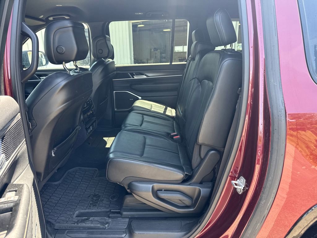 Used 2024 Jeep Wagoneer L Series II w/ Flexible Seating Group AWD/4WD image 21