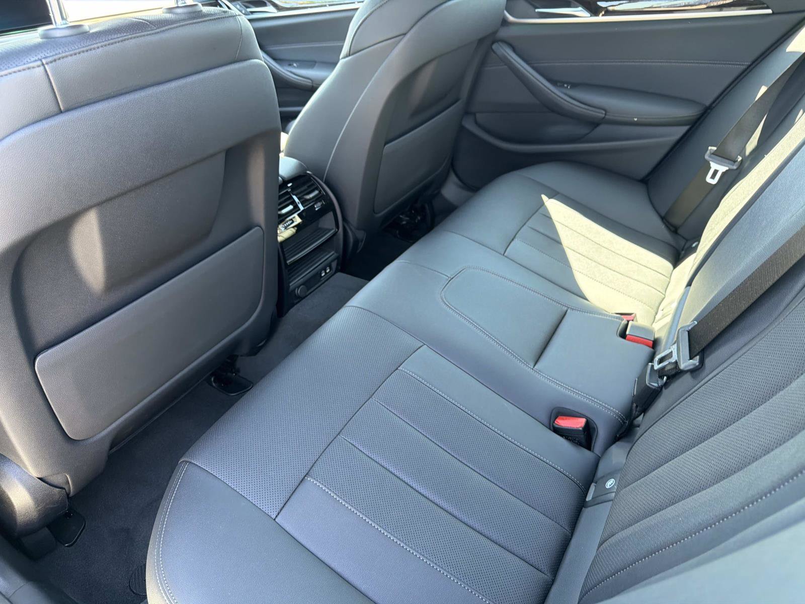 Used 2023 BMW 530e w/ Convenience Package image 10