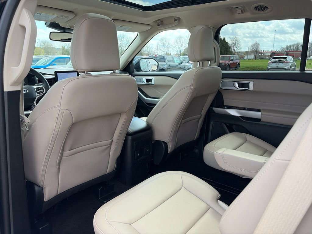 Used 2024 Ford Explorer XLT w/ Equipment Group 202A AWD/4WD image 27