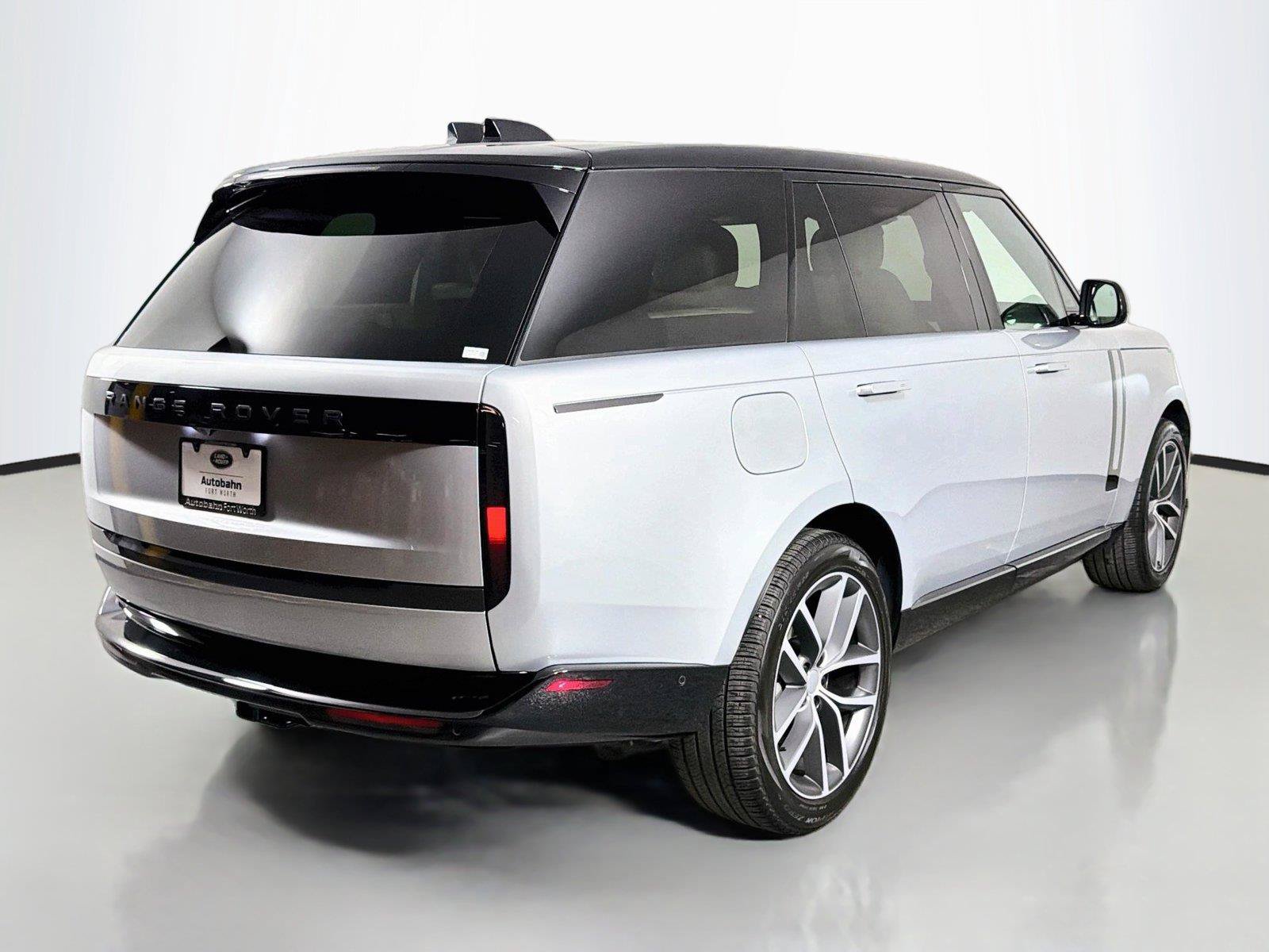 Certified 2025 Land Rover Range Rover Long Wheelbase SE AWD/4WD image 5