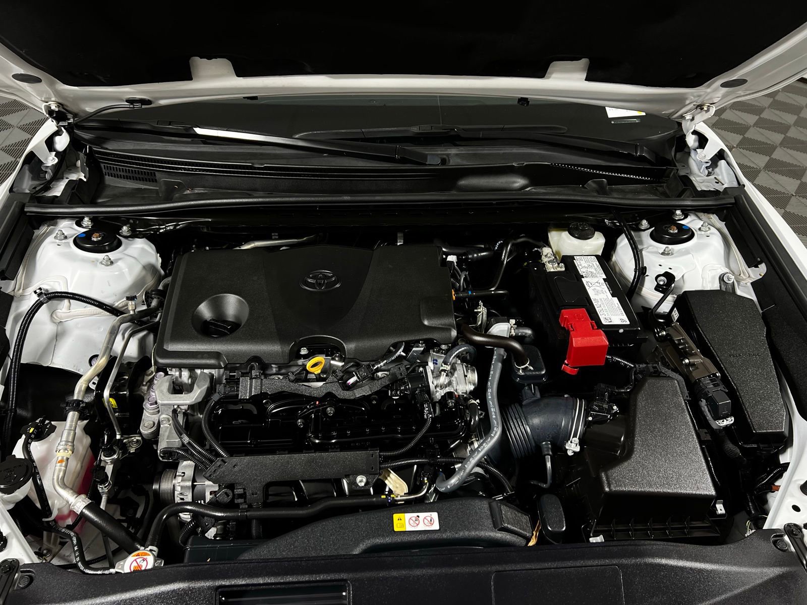 Used 2024 Toyota Camry SE image 9