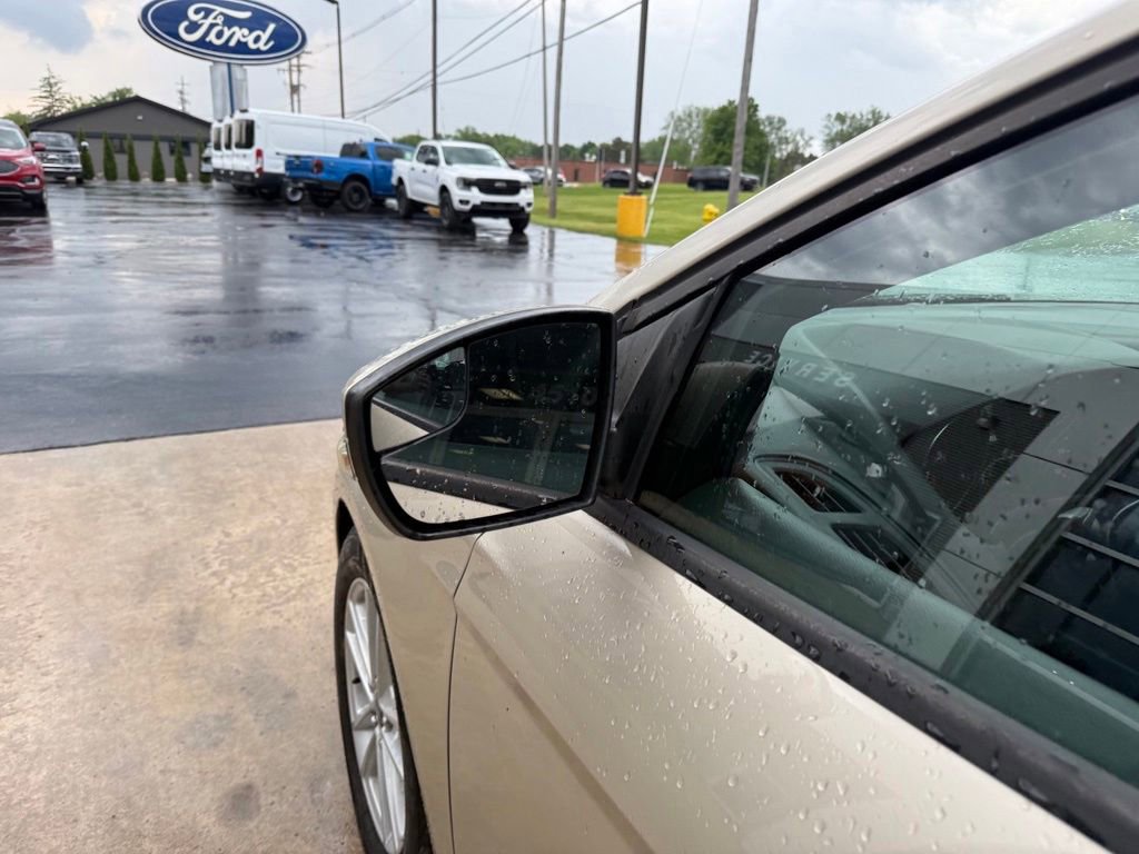 Certified 2017 Ford Focus SE FWD image 20