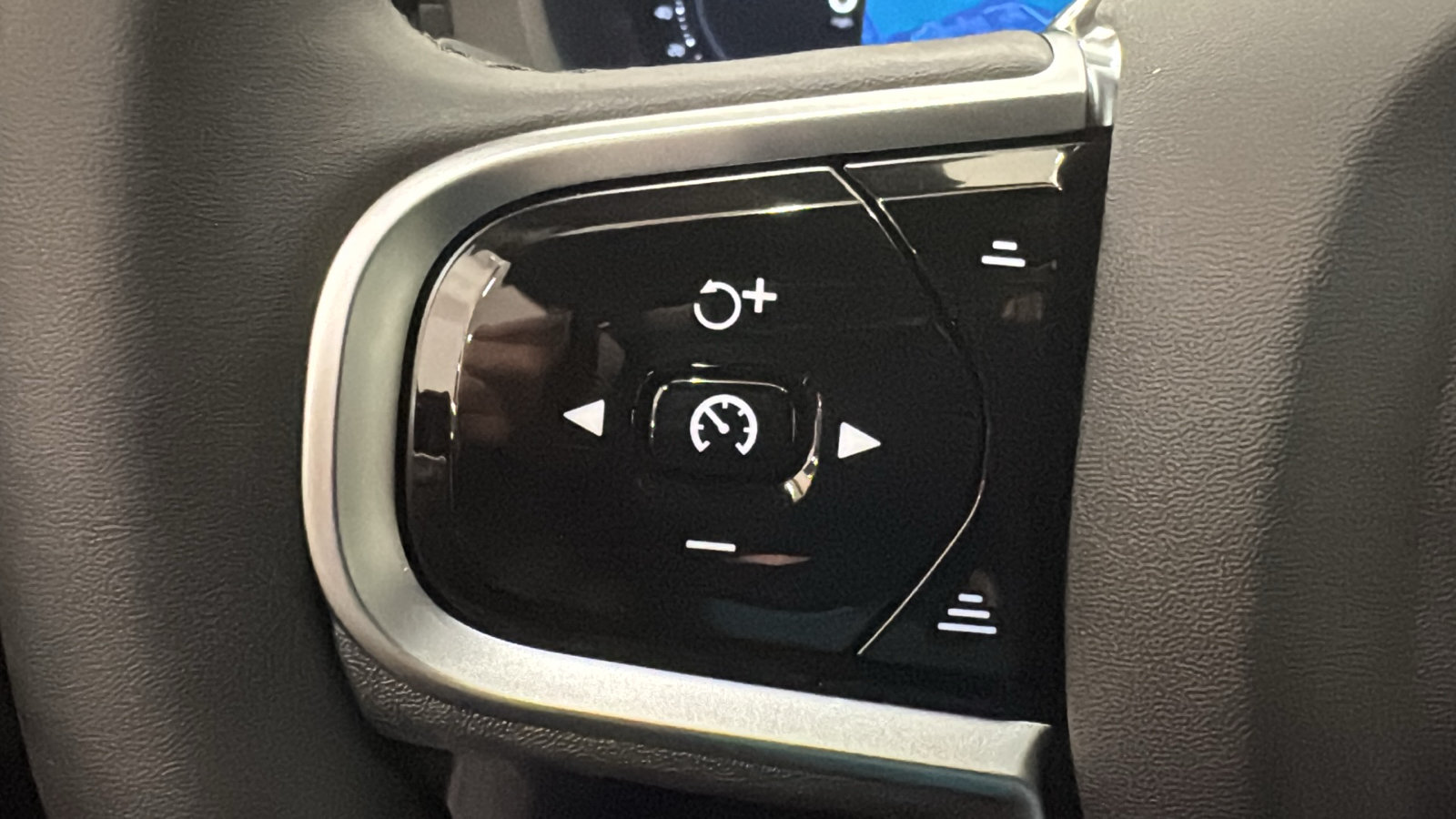 New 2026 Volvo XC60 B5 Ultra w/ Protection Package Premier AWD/4WD image 13