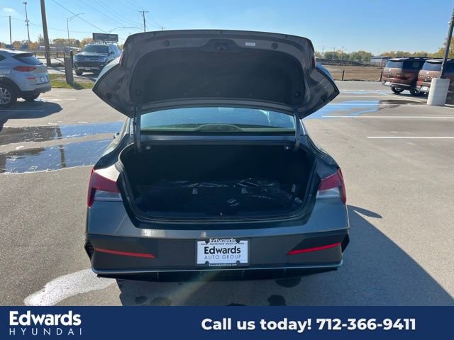 New 2025 Hyundai Elantra SE image 7