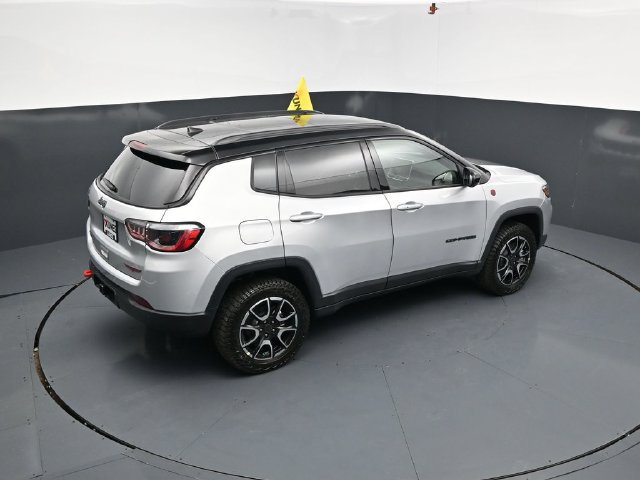 New 2026 Jeep Compass Trailhawk w/ Sun, Sound & Navigation Group AWD/4WD image 38