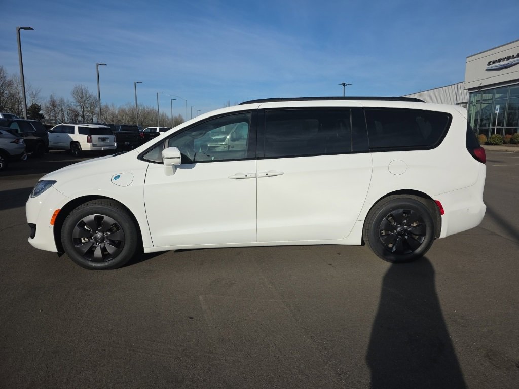 Certified 2020 Chrysler Pacifica Limited image 2