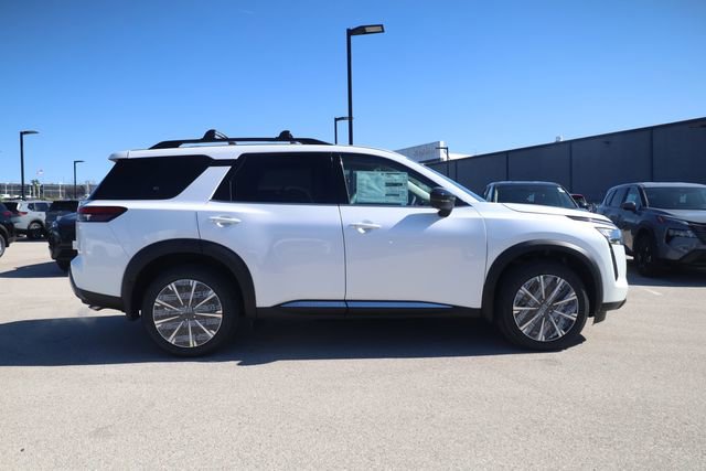 New 2026 Nissan Pathfinder Platinum image 3