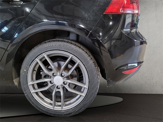 Used 2016 Volkswagen Golf S image 24