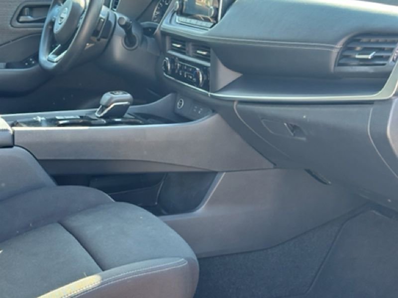 Used 2023 Nissan Rogue S FWD image 17