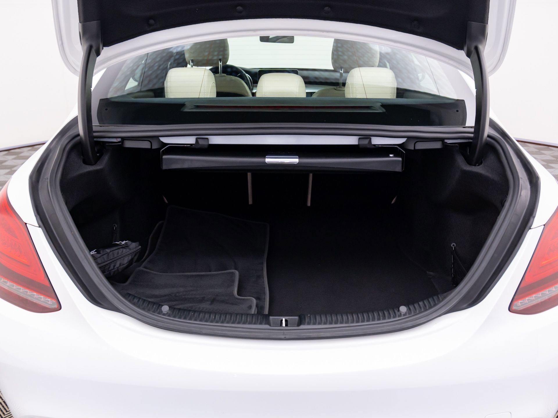 Used 2020 Mercedes-Benz C 300 C 300 image 32