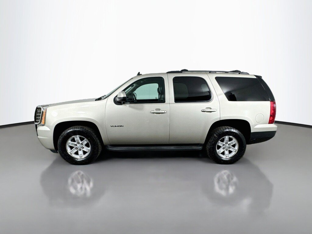 Used 2013 GMC Yukon SLT AWD/4WD image 2