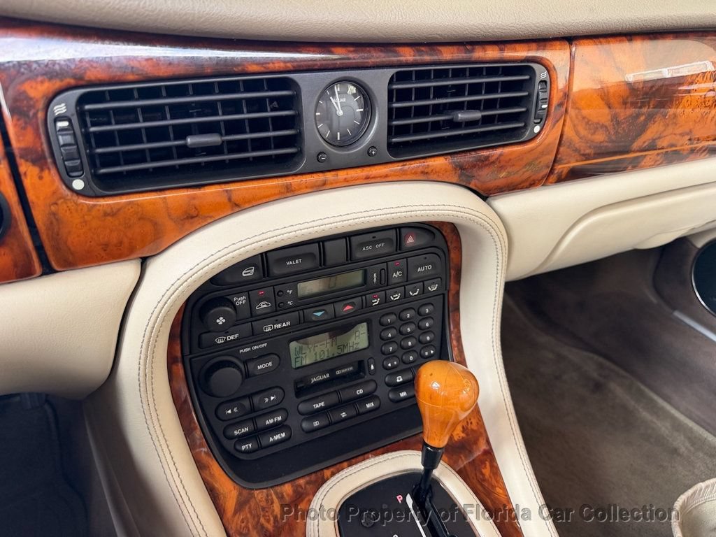 Used 1999 Jaguar XJ8 L RWD image 39
