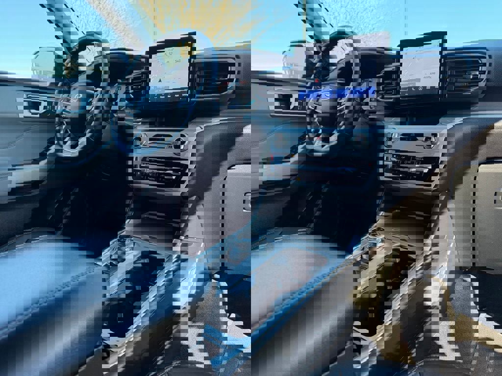 Certified 2022 Ford Explorer XLT w/ Equipment Group 202A image 13