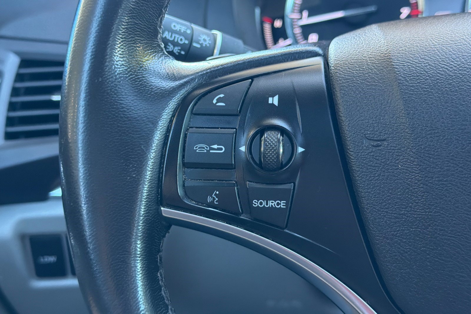 Used 2015 Acura MDX SH-AWD w/ Technology Package image 30