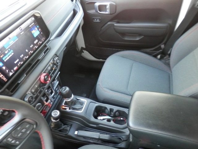 Used 2024 Jeep Gladiator Rubicon w/ Technology Group AWD/4WD image 25