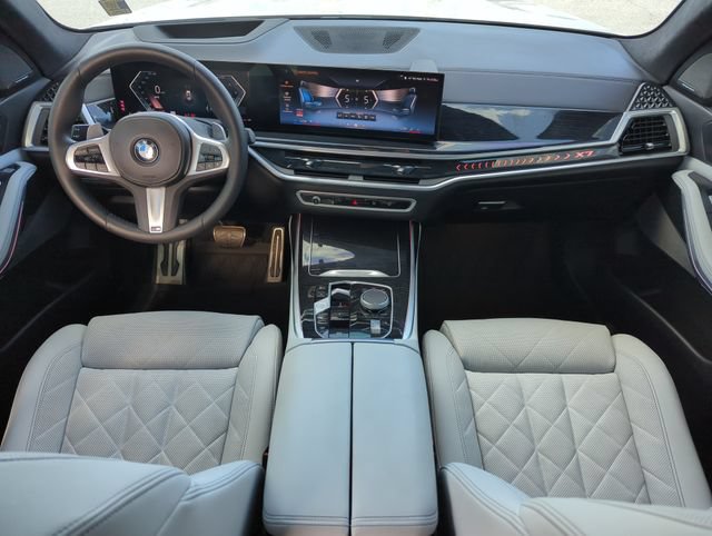Used 2024 BMW X7 xDrive40i w/ M Sport Package AWD/4WD image 14