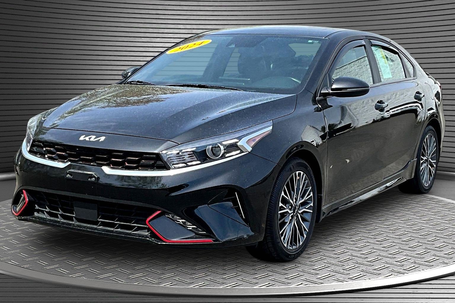 Used 2024 Kia Forte GT-Line w/ GT-Line Premium Package FWD image 3