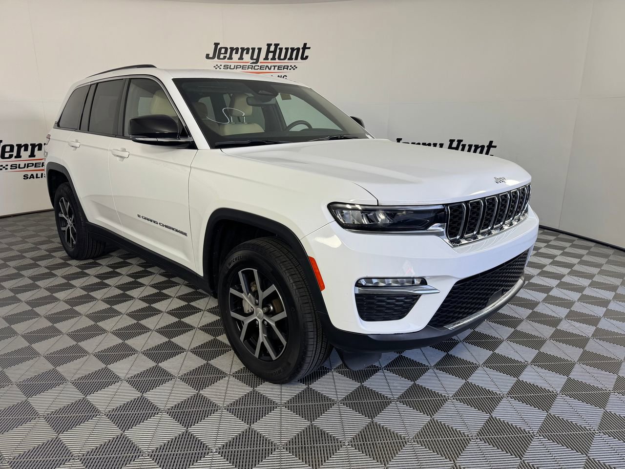 Used 2023 Jeep Grand Cherokee Limited w/ Trailer Tow Prep Group (B) image 7