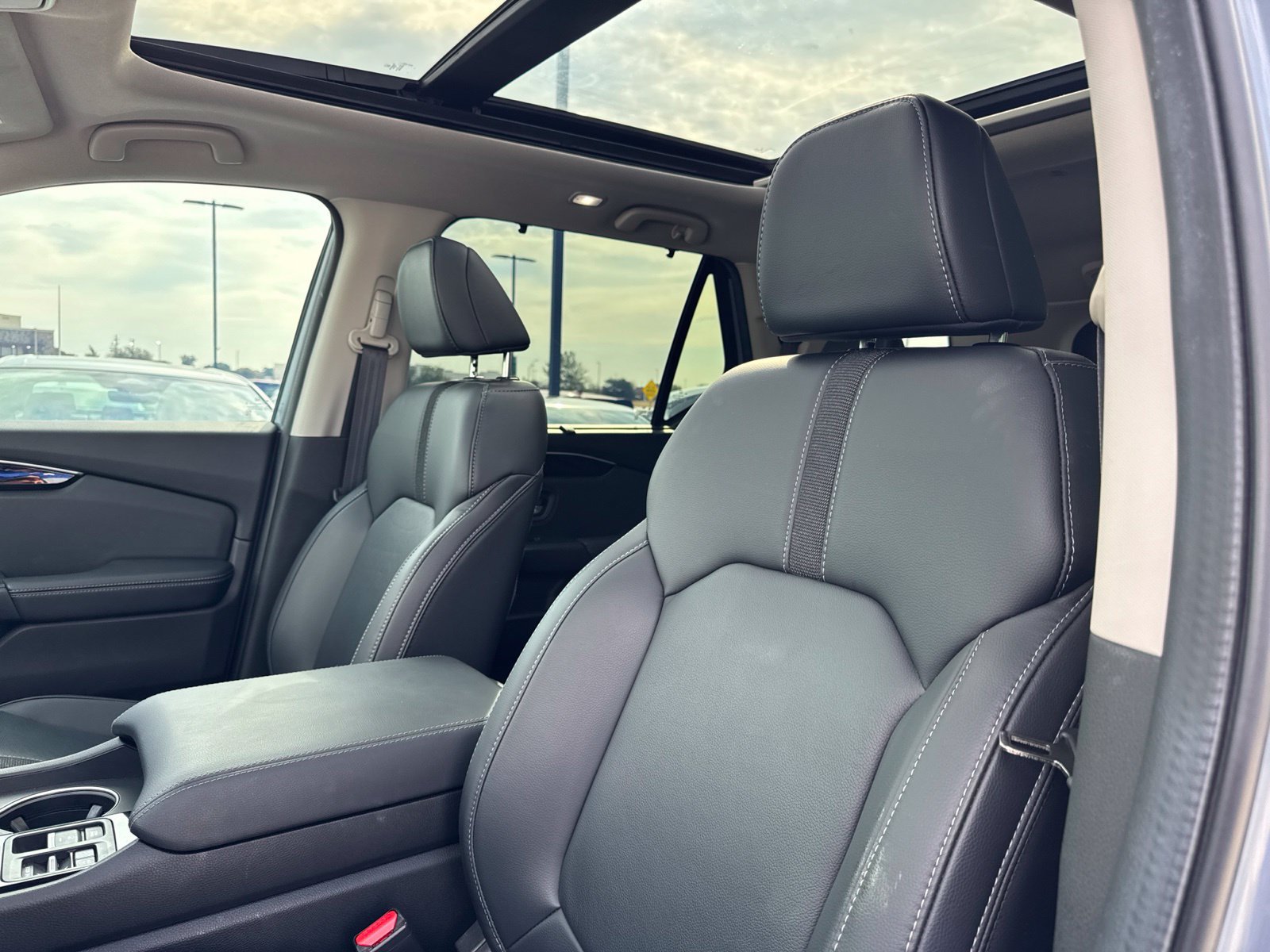Used 2024 Honda Pilot Touring image 11