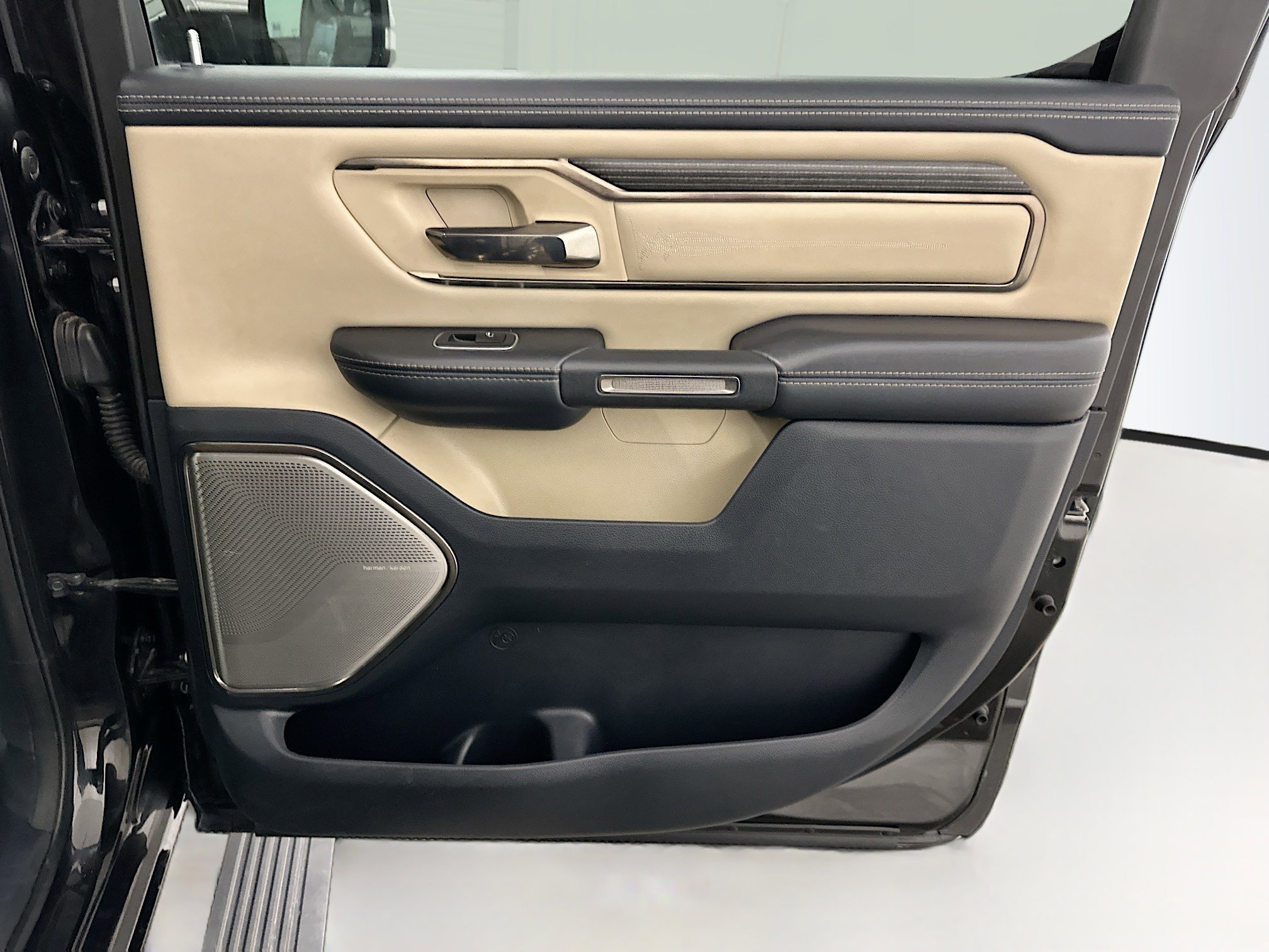 Used 2021 RAM 1500 Limited image 32